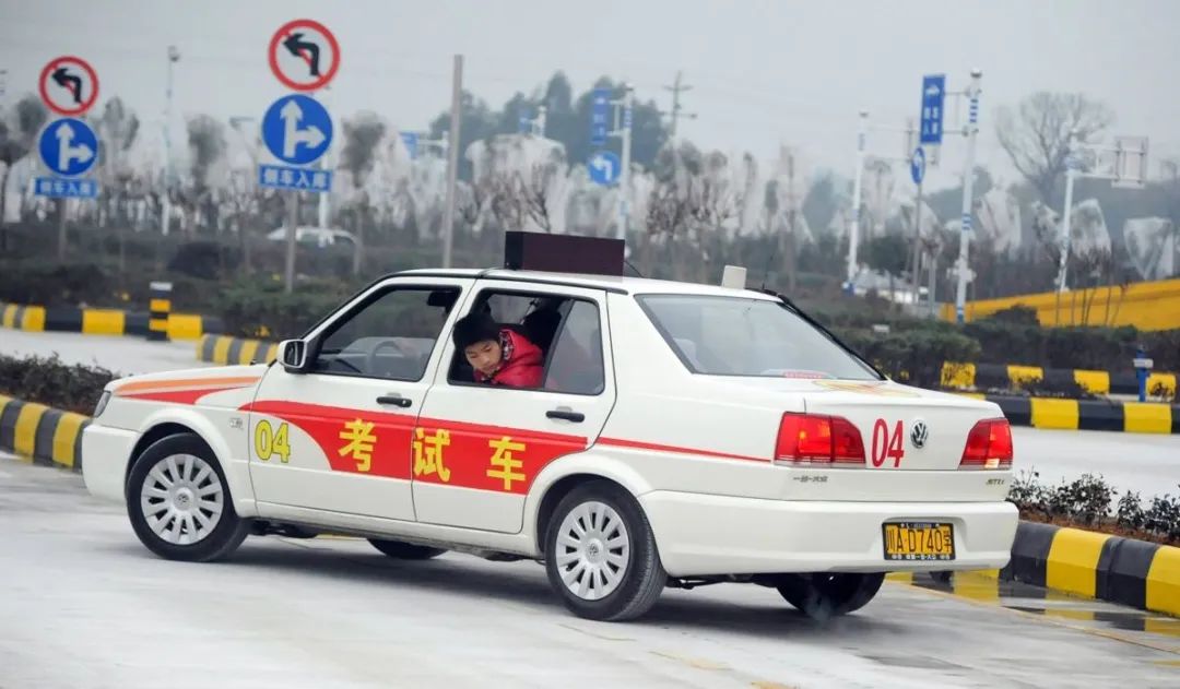 科目一模拟考试100题，精华知识总结，这么备考更有效