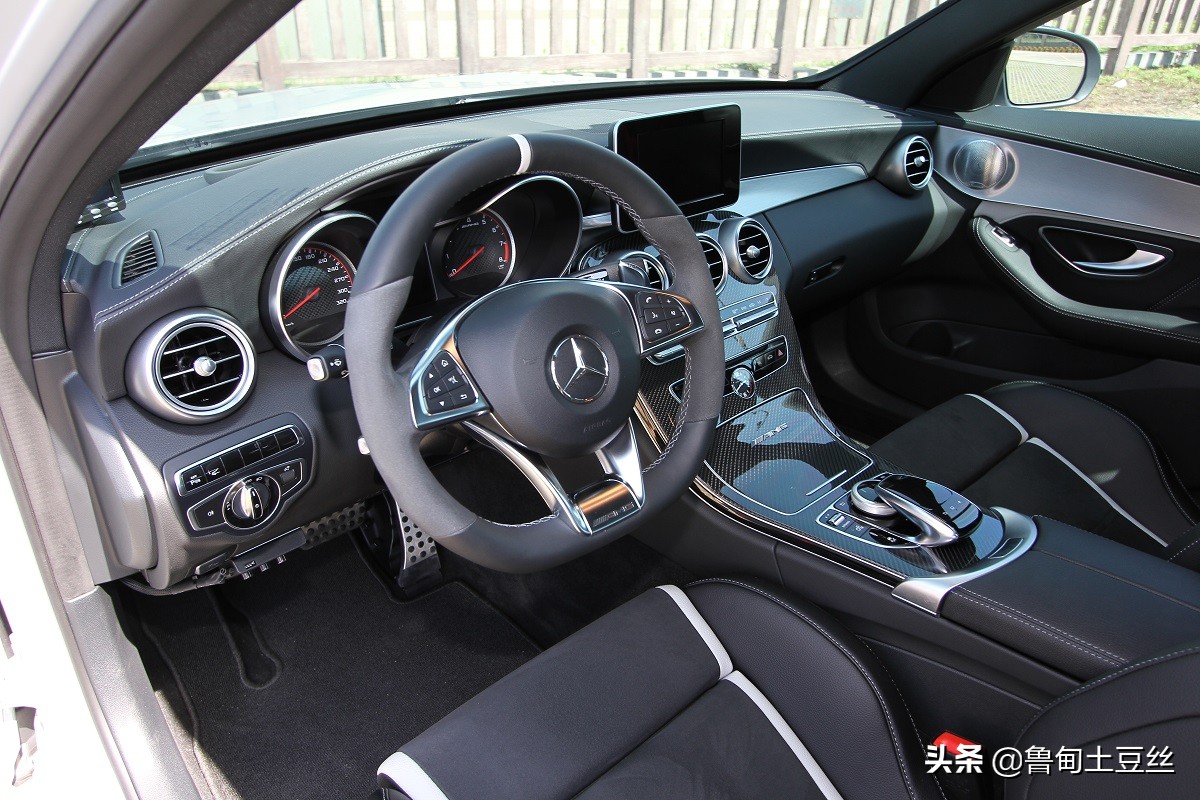 「毂锐驰」为何你的电瓶撑不到一年？汽车电瓶养护需知