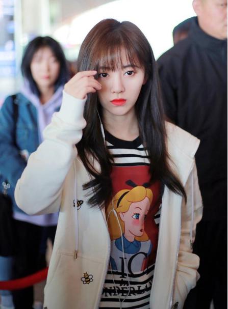 鞠婧祎百褶裙中筒袜图片,鞠婧祎可爱古装装扮