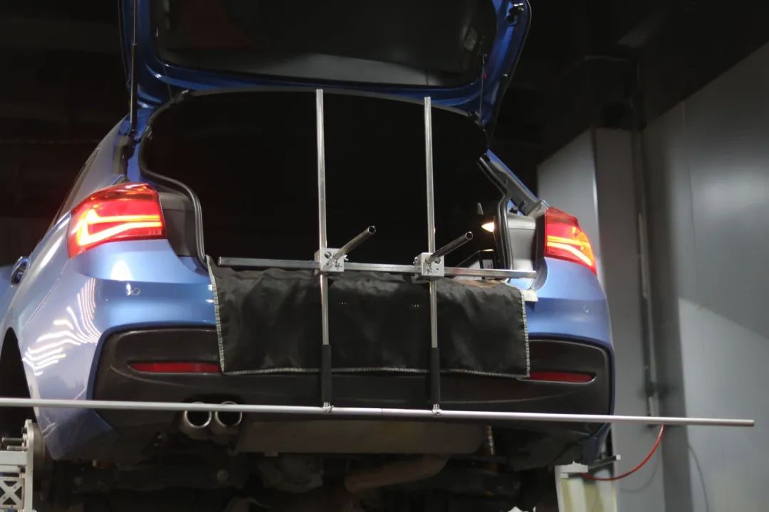 怪兽改造跑车视频,宝马f20120改装