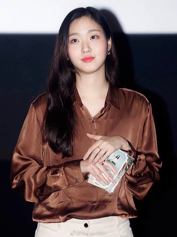 金高银最新穿衣搭配,金高银黄色碎花礼服