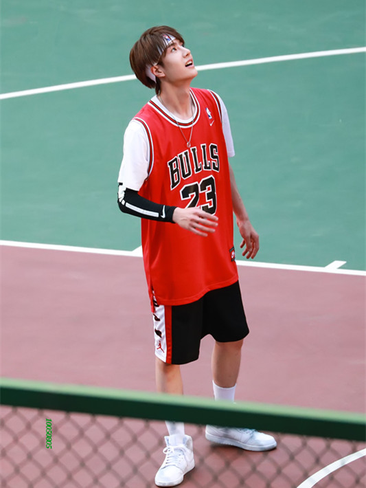 王一博大赏穿搭,人间妄想王一博