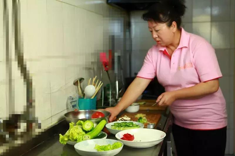 月入2万的金牌月嫂,一个合格的月嫂是如何炼成的