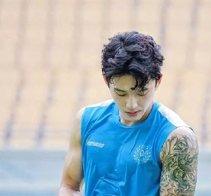 97年出名的足球运动员,韩国最帅的足球运动员