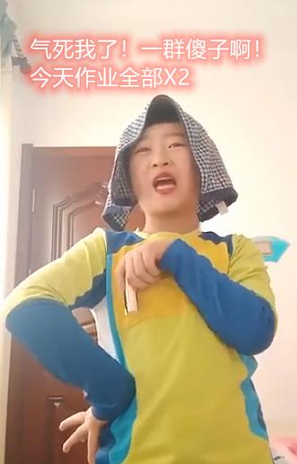学生模仿英语老师模仿到极致,模仿英语老师讲课小学生