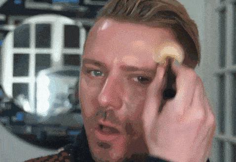 为什么有人化妆后脸上很油亮,为什么有些人化妆皮肤会变差