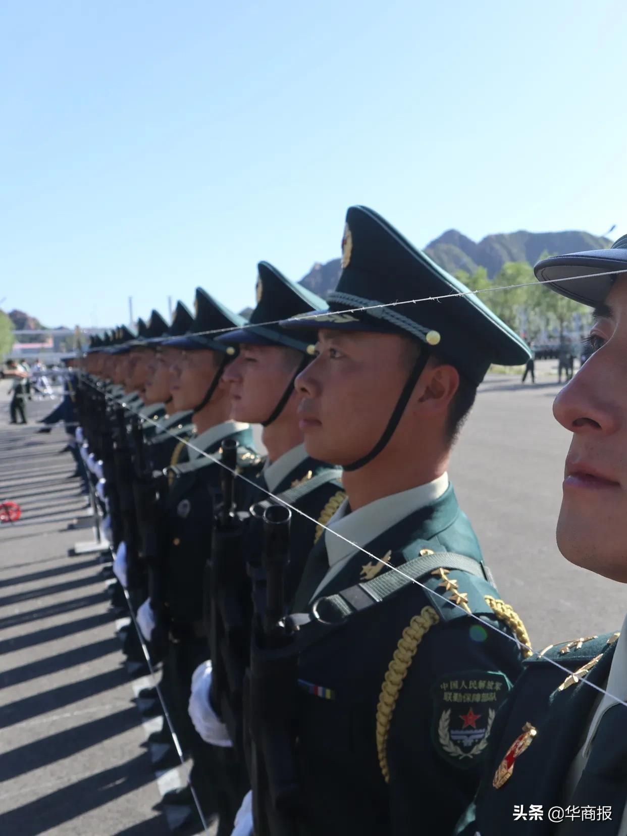 联勤保障部队首次亮相阅兵,检阅联勤保障部队