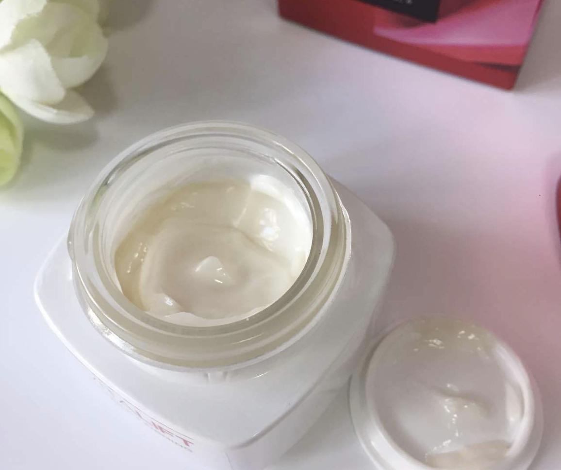 重庆出现一位富豪，靠卖眼霜发家致富，身价169亿