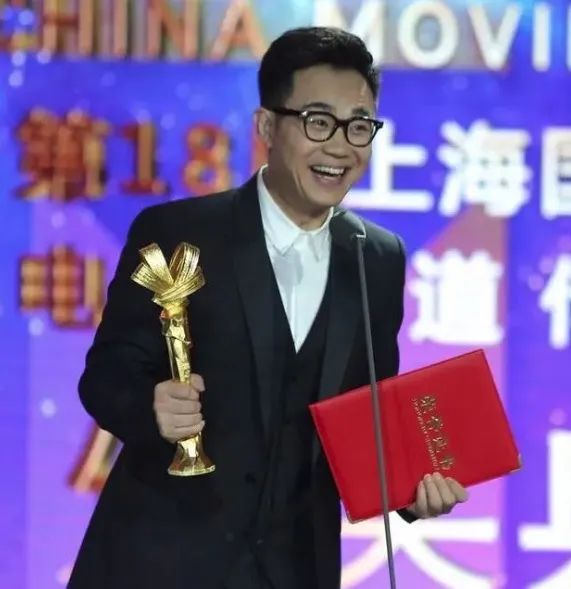 董成鹏电影作品屌丝男士票房,屌丝男士董成鹏歌厅与男人跳舞