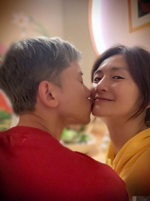 张杰谢娜带跳跳和俏俏去公园,张杰谢娜的女儿跳跳和俏俏几岁了