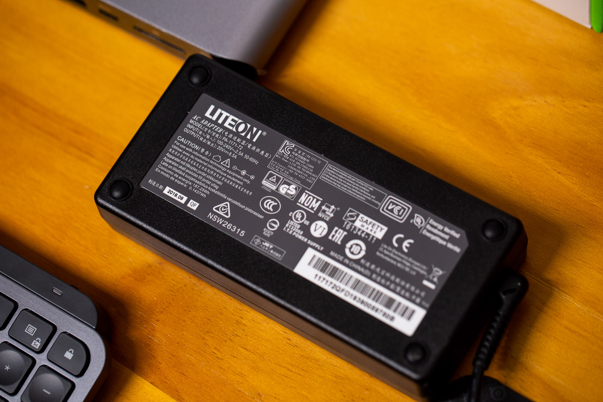 书房桌面价值5W？我的Mac桌面分享