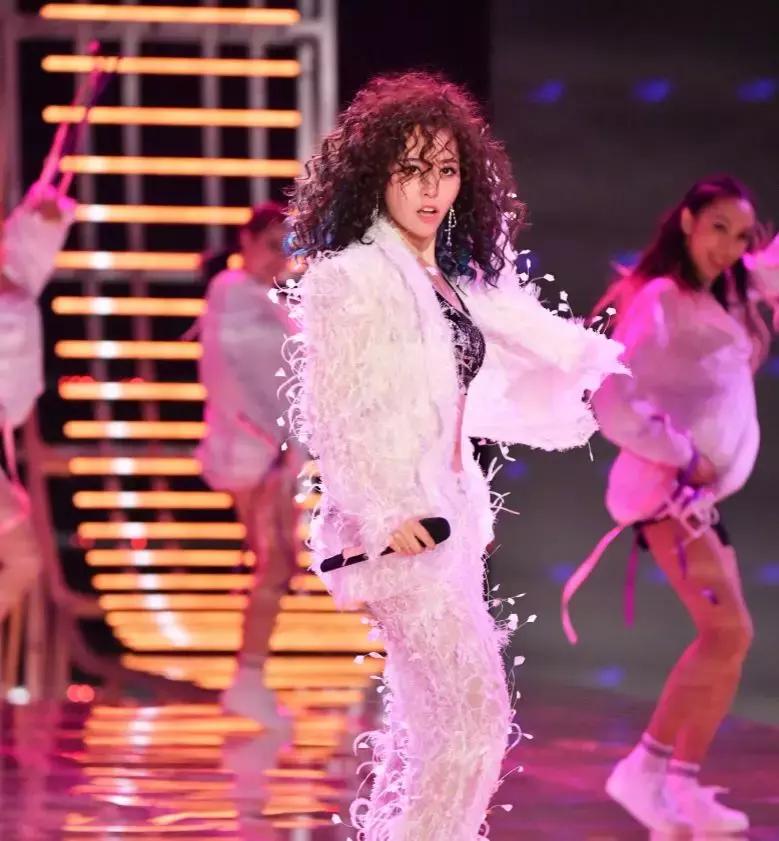 错爱15年终甩渣男，让王思聪都疯狂打call的她惊艳了全网！