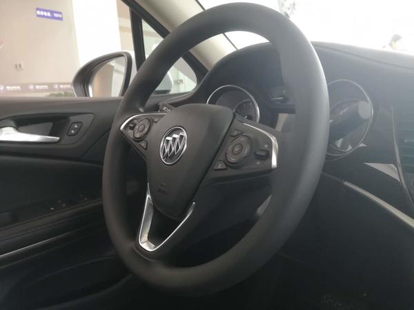 新款别克威朗自动挡低配,4万多的别克威朗手动