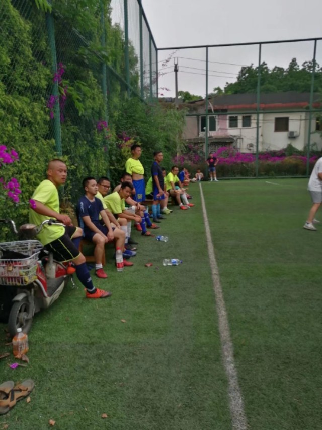 漫漫踢球路：疫情后的草根足球艰巨前行，行进了派出所！