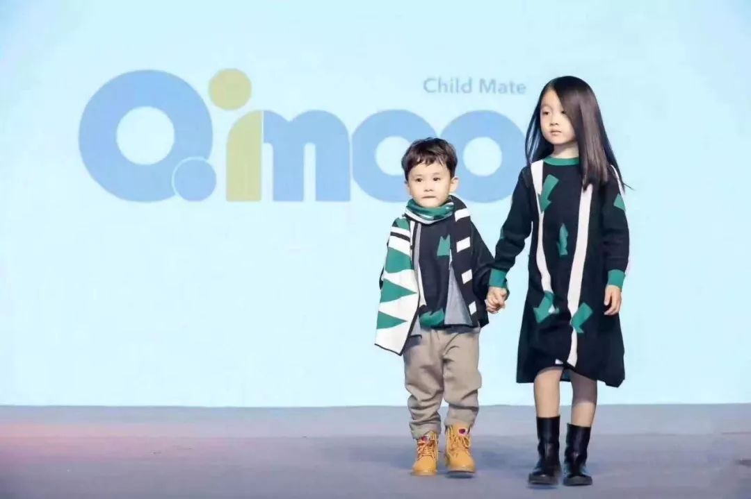 不倒翁女孩最近火了,不倒翁女子抖音