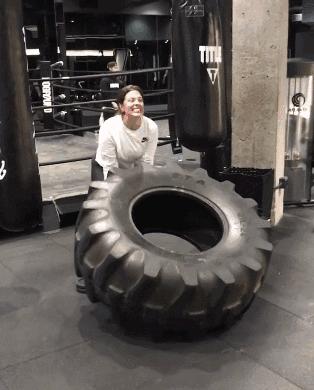 身材高大的160斤的外国超模图文,天使面孔魔鬼身材的超模