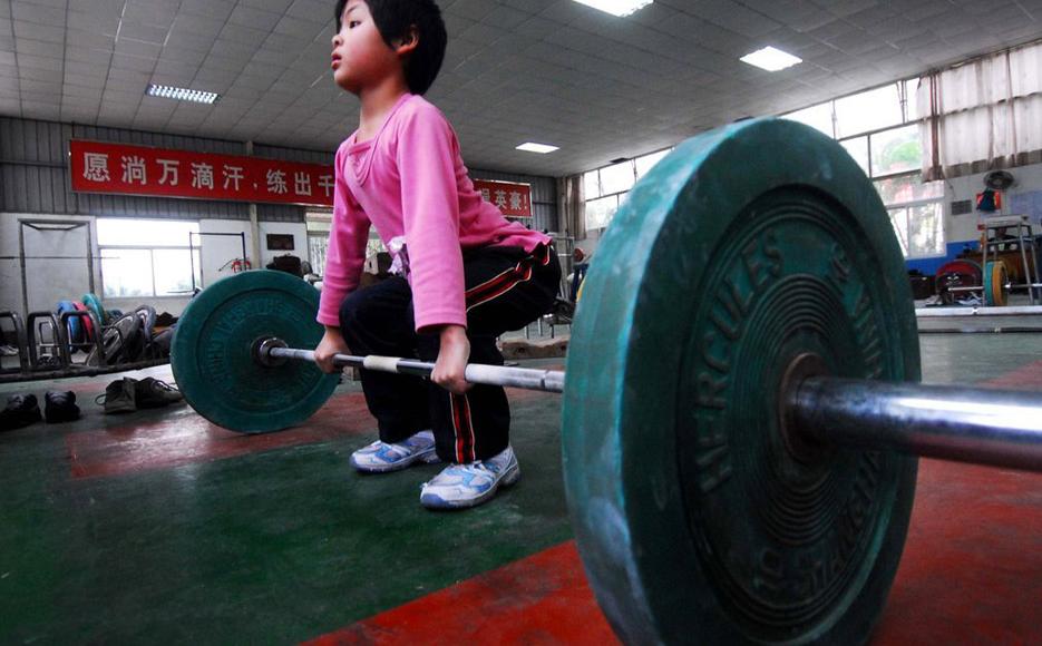 小孩子练举重有没有发展 (小孩练举重有前途吗)