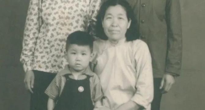 遭“吉尼斯”起诉，送万千逝者“回家”……他活成了大写的“人”