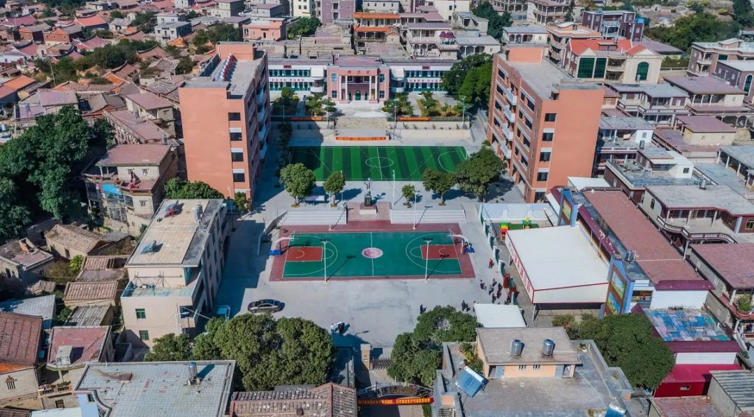 又又又得冠军了！咱石井连续夺得两届泉州市级足球联赛……