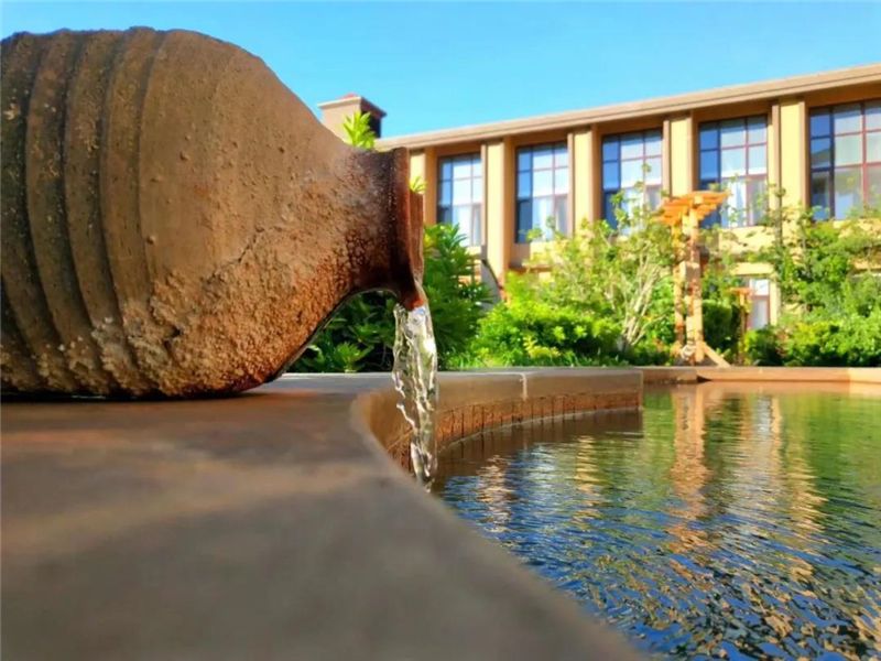 边泡温泉边潜水,边泡温泉边享用