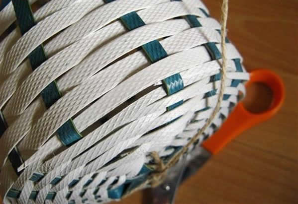 打包带编手工花篮教程视频,教你用打包带编圆篮子视频