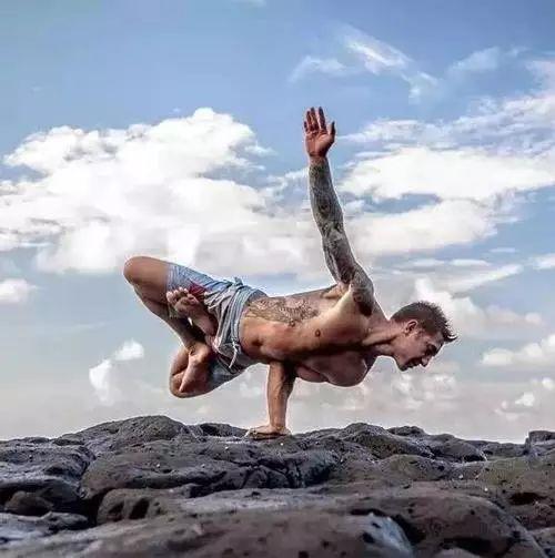 盘点男人练瑜伽,男人瑜伽刚柔并济