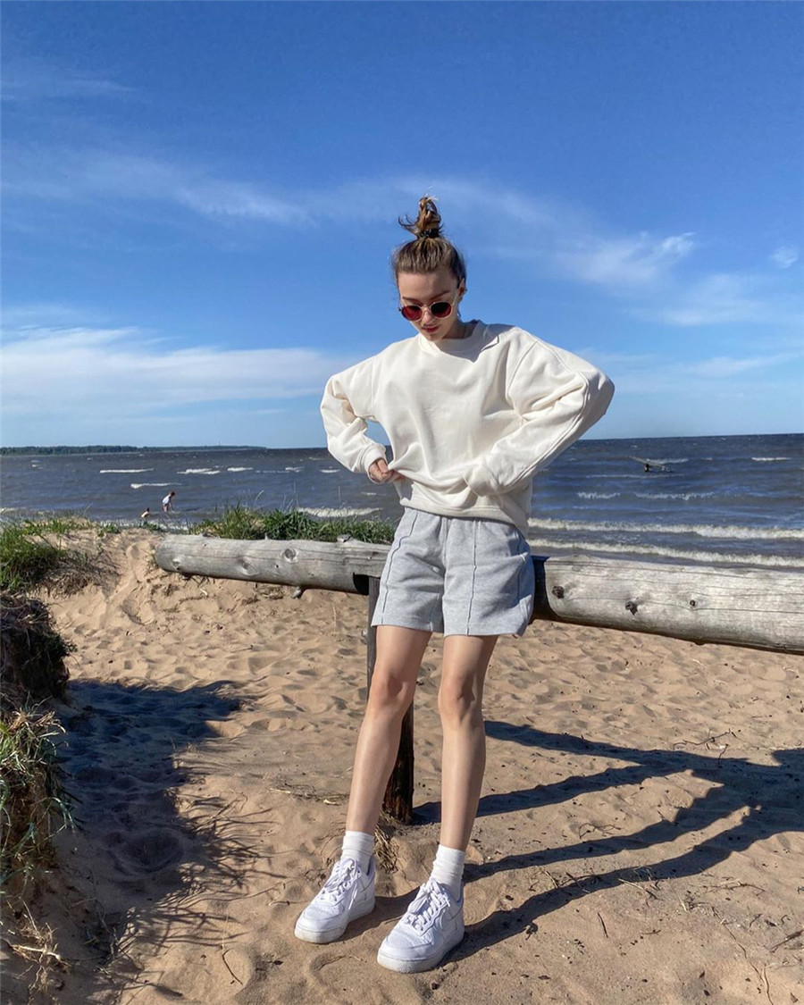 夏天的牛仔短裤照样能清爽又时髦,夏日必备短裤推荐女款图片