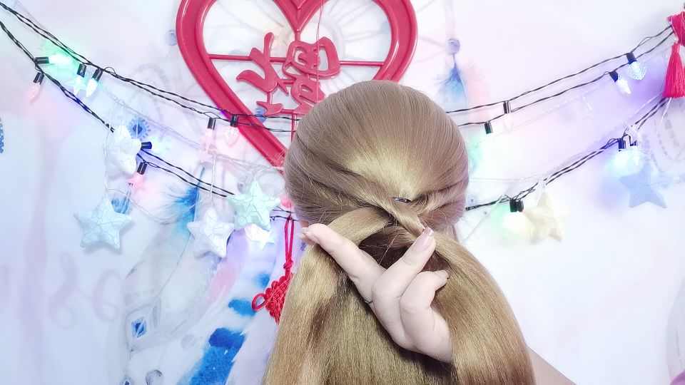 法式慵懒低马尾扎法学生党短发,短头发怎样扎低马尾好看又简单