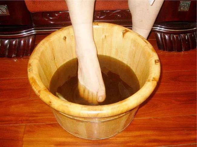 蕲艾泡脚祛湿是中午最好吗,蕲艾益母草泡脚各用多少克