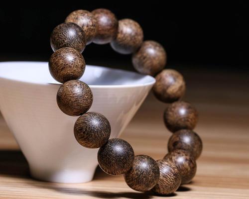 沉香长时间佩戴会包浆吗,沉香寿命为什么这么高