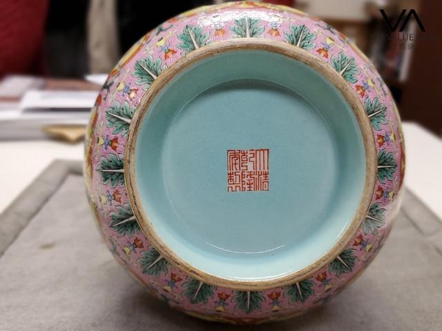 清朝乾隆古董花瓶,清代古董青花人物花瓶