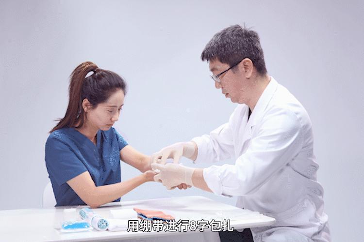 摔伤了扭到了手腕有什么好办法,手腕摔伤消肿最快方法