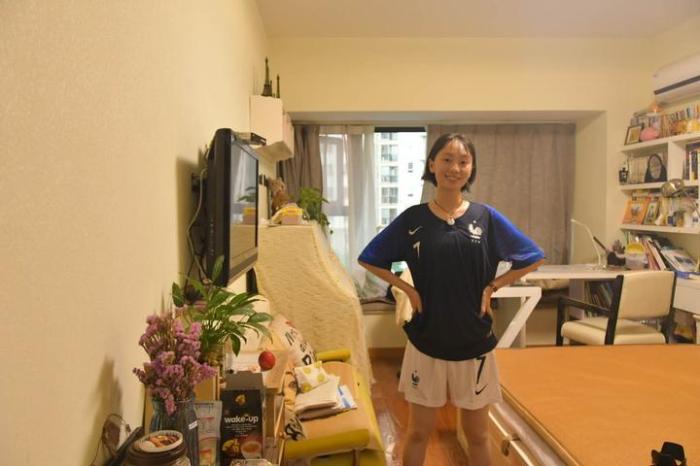 高考703分的义乌学霸是个女球痴，高考前一月每天都在跟男生踢球