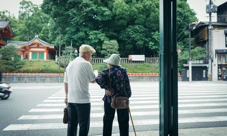 “我奶奶，91岁，染上艾滋病”：请正视老年人的性需求