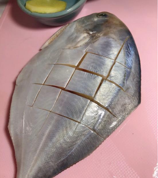 年夜饭中少不了这道葱油鲳鱼,年夜饭中少不了这道菜葱油鲳鱼