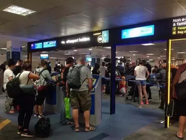 男子携带文物出境海关被拦下,男子入境澳洲被海关拦下