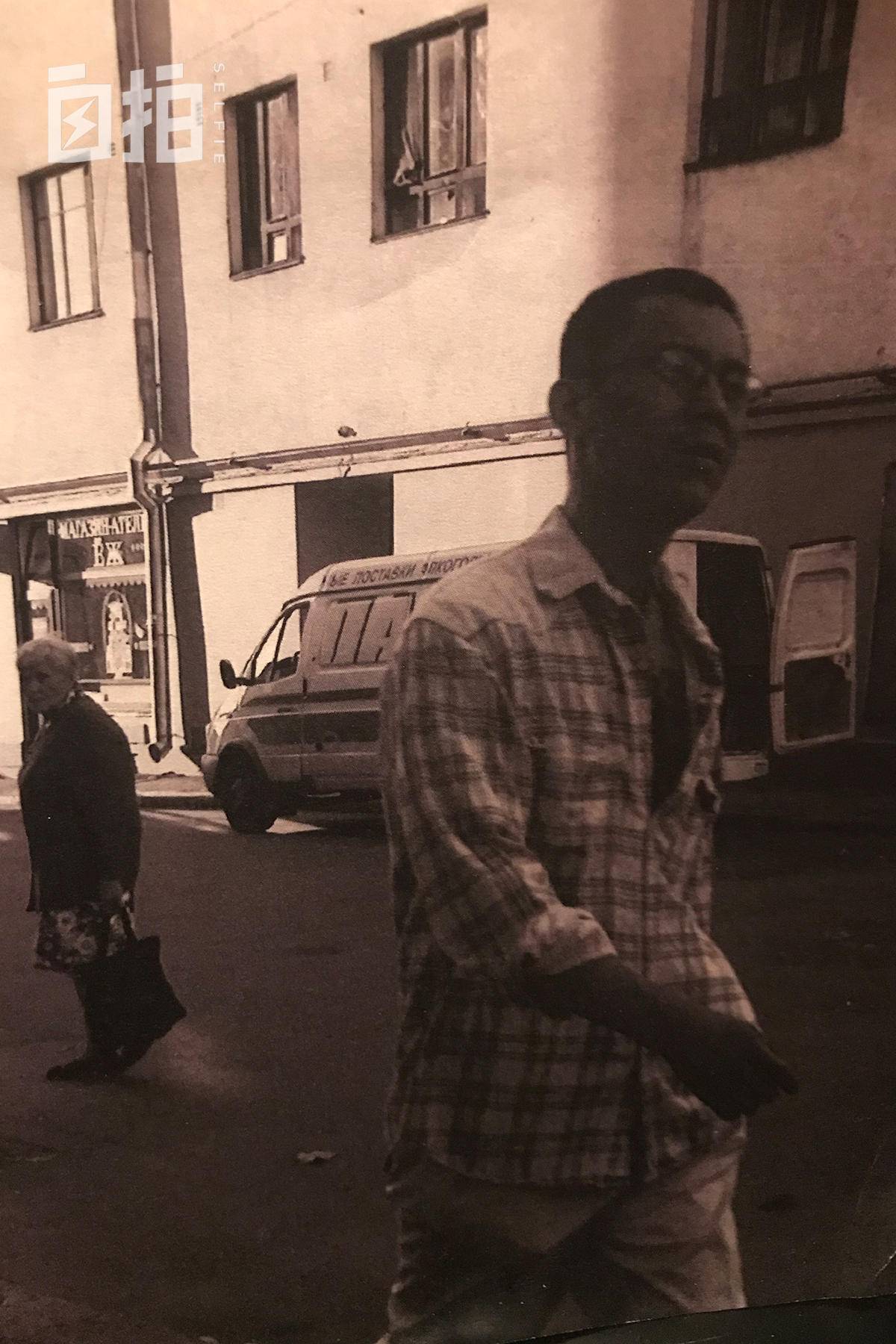 我在俄罗斯当倒爷：货瞬间卖光、被枪顶着脑袋、去*场赌**一晚上花掉2万美金