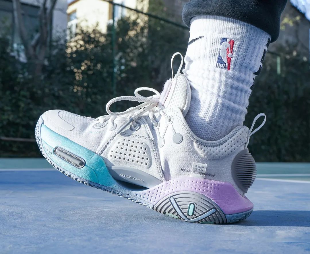 李宁全城9青年版有啥区别,李宁全城9玩具总动员测评