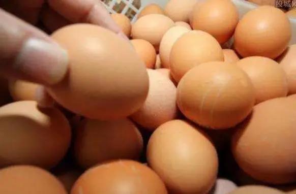 市场上有人造鸡蛋吗真假区别在哪,怎样分别人造鸡蛋和真正的鸡蛋
