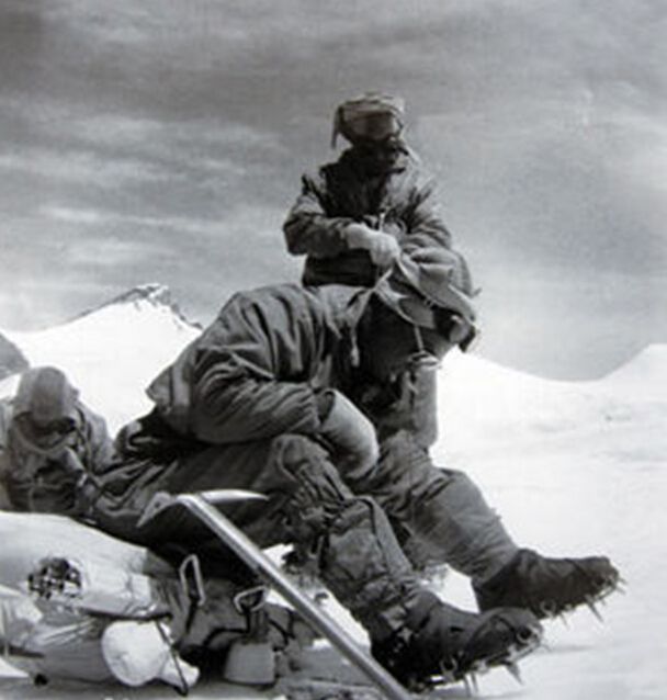 攀登者这部电影传递的精神,攀登者背后的故事致敬中国高度