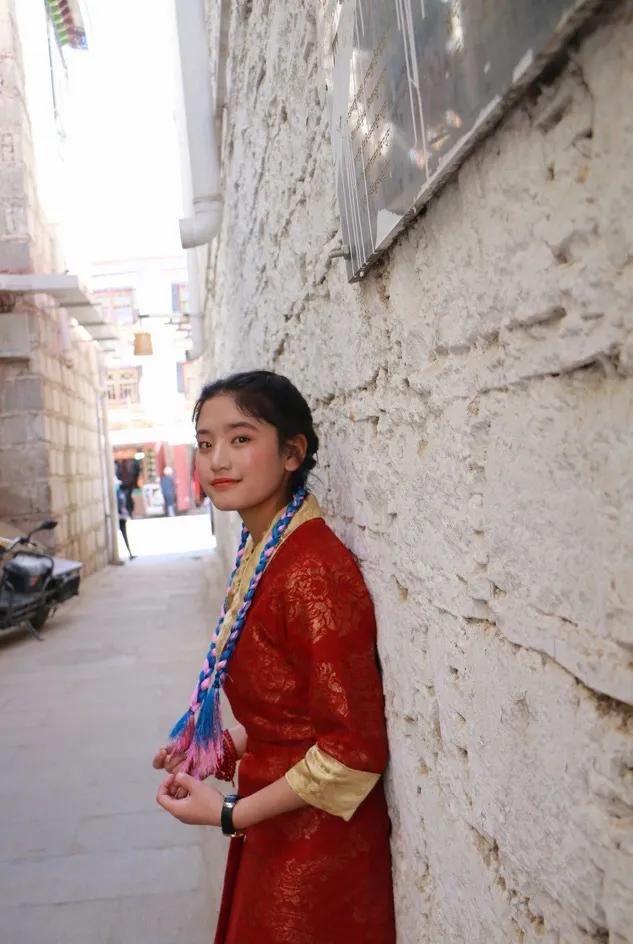 男足女队长照片,男足球队里唯一的女孩