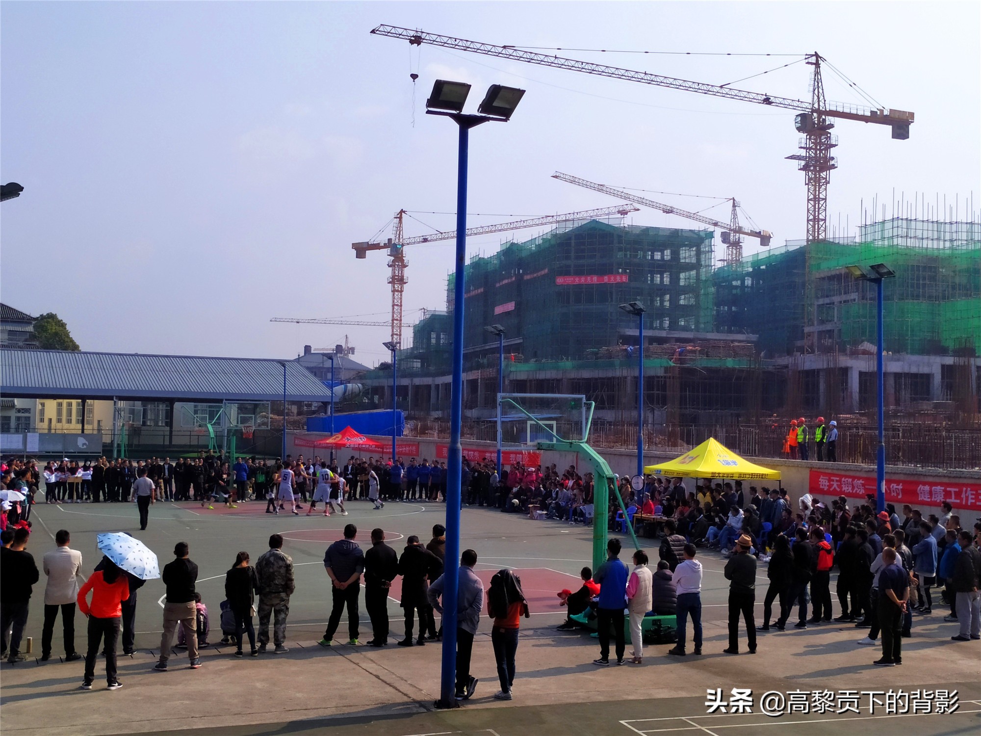 云南腾冲偶遇篮球赛顺便看看腾冲的体育设施如何？