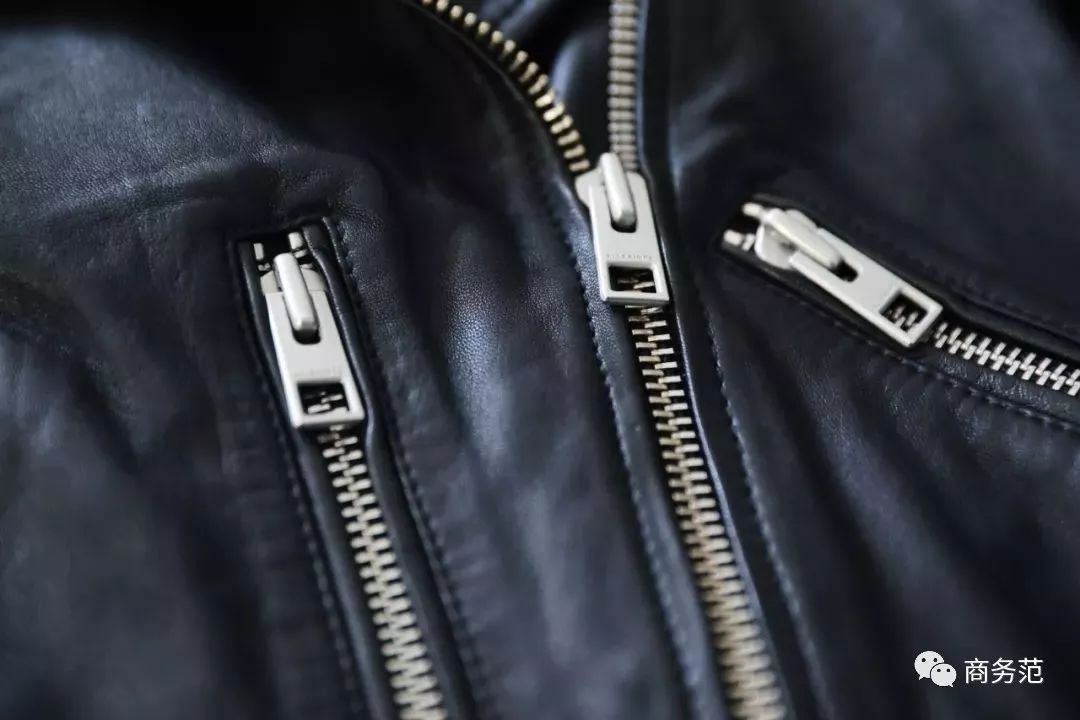 姊呮牴鍐绌挎惌,姊呮牴绂忓厠鏂悓娆剧毊澶瑰厠