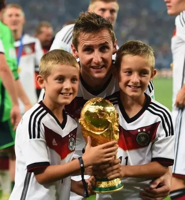 我是传奇插曲英文歌曲叫啥,平凡传奇克洛泽