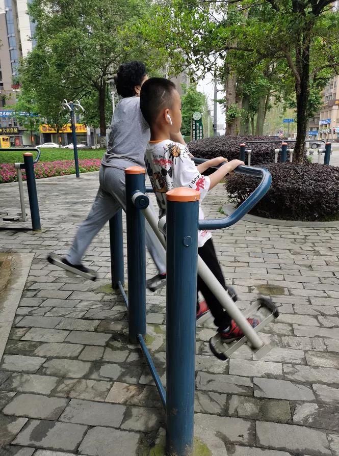 动次打次、动次打次……动动动动动动起来