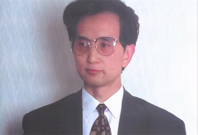 “气功大师”严新：80年代的大忽悠，跌落神坛后，狼狈逃往海外