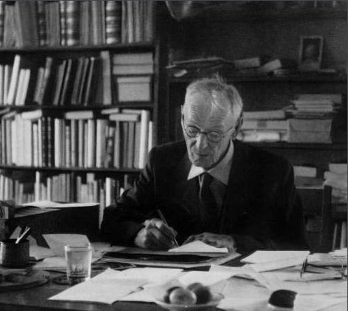 名著阅读红与黑,黑塞玻璃球游戏讲什么