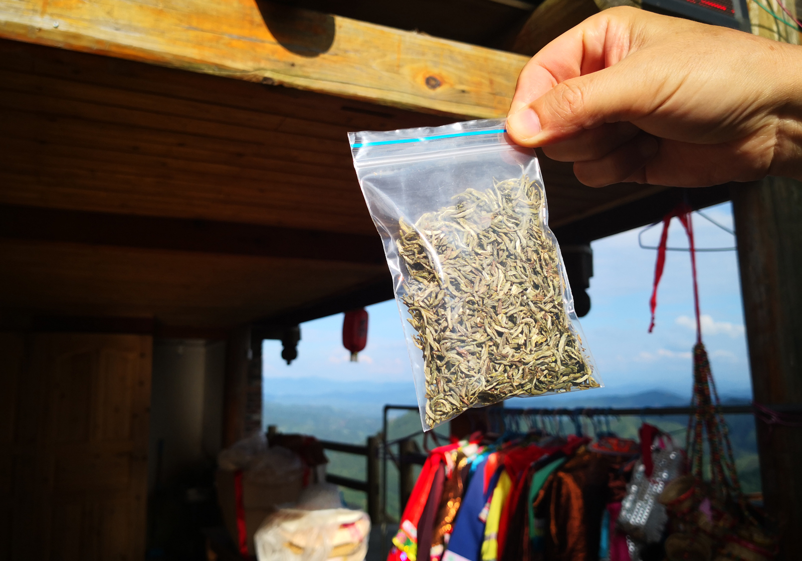 自炒茶叶纯天然,云南茶传统柴火手工炒茶