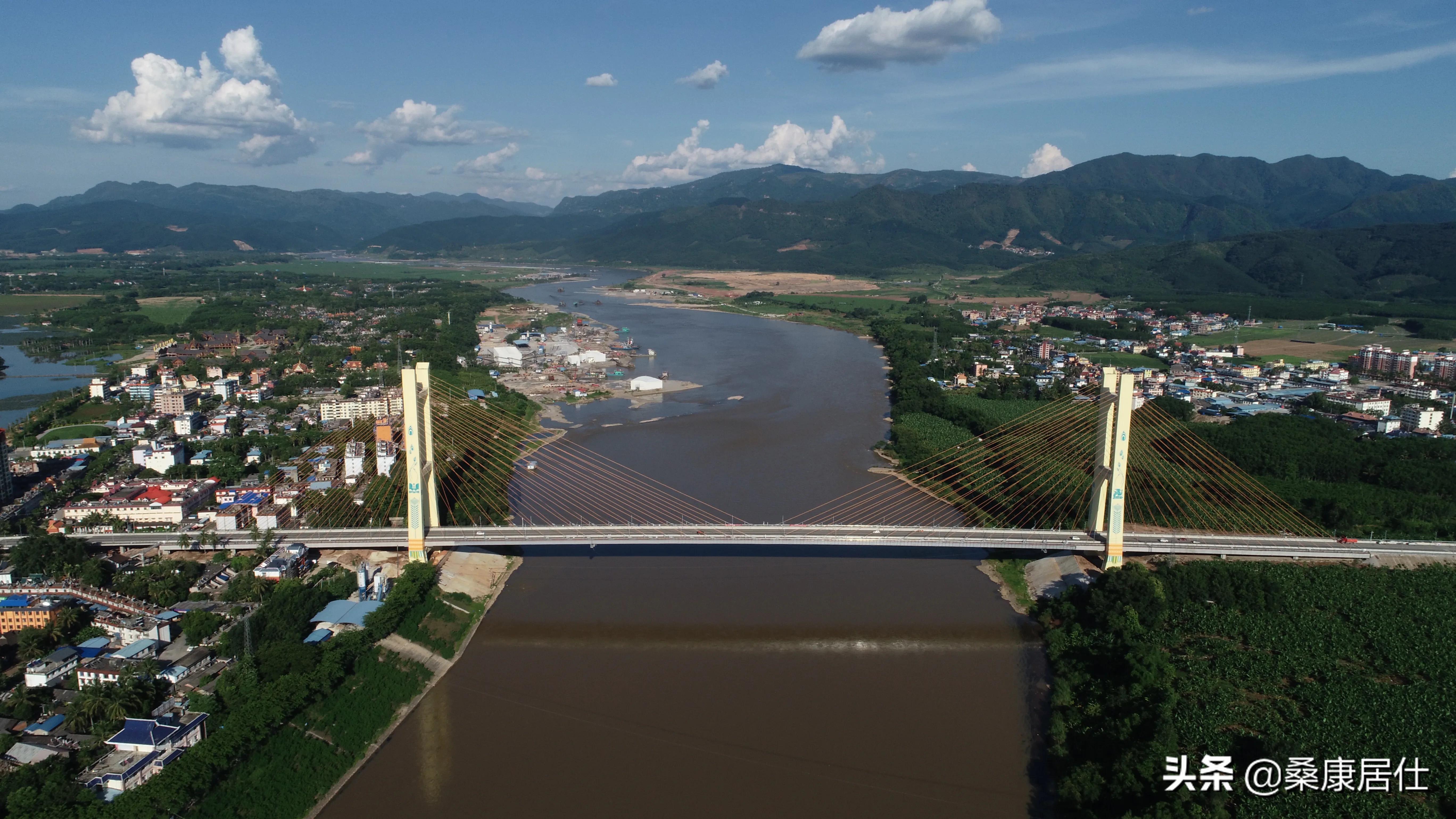 西双版纳旅游直播傣族园泼水节,云南西双版纳泼水节旅游攻略