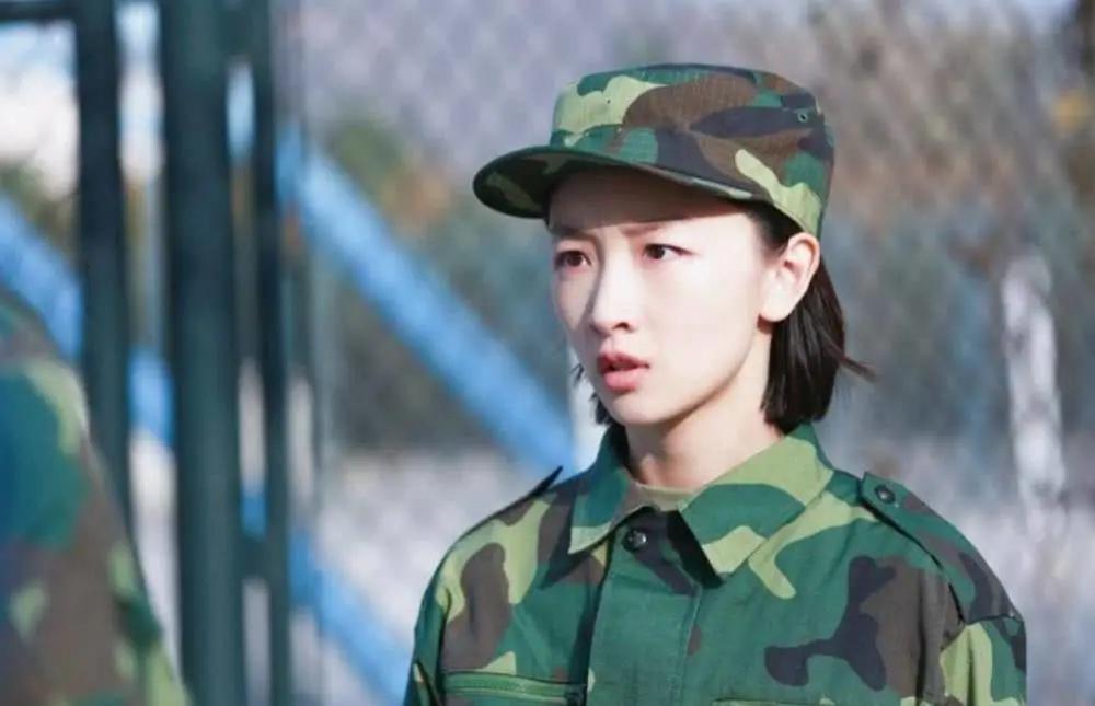 周冬雨成为金像金马双料影后,周冬雨金鸡金像影后颁奖视频